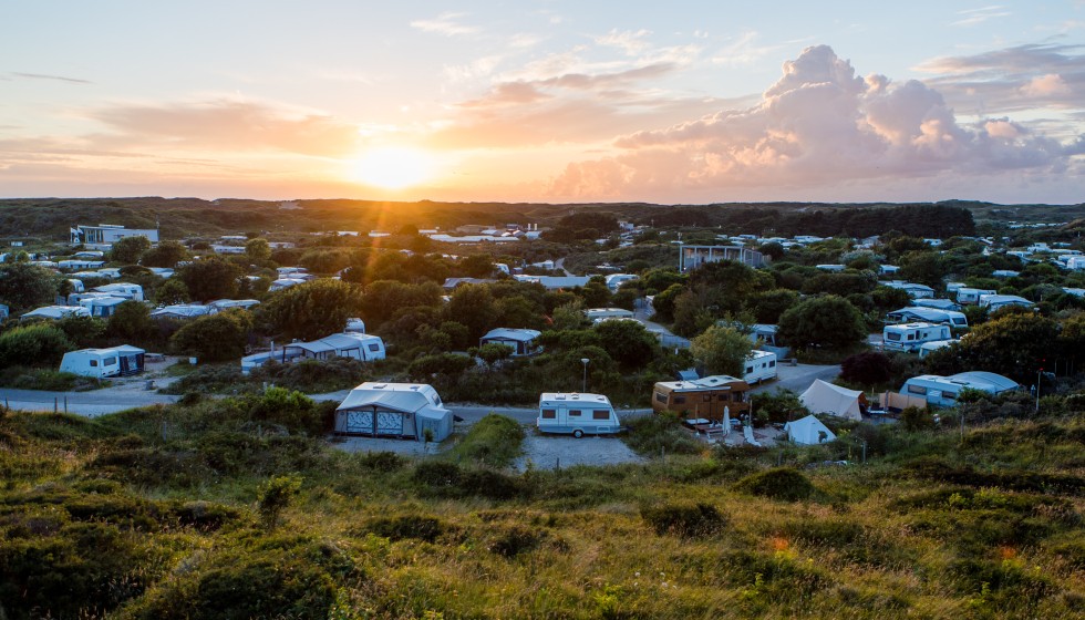 Camping de Lakens bij ondergaande zon.jpg